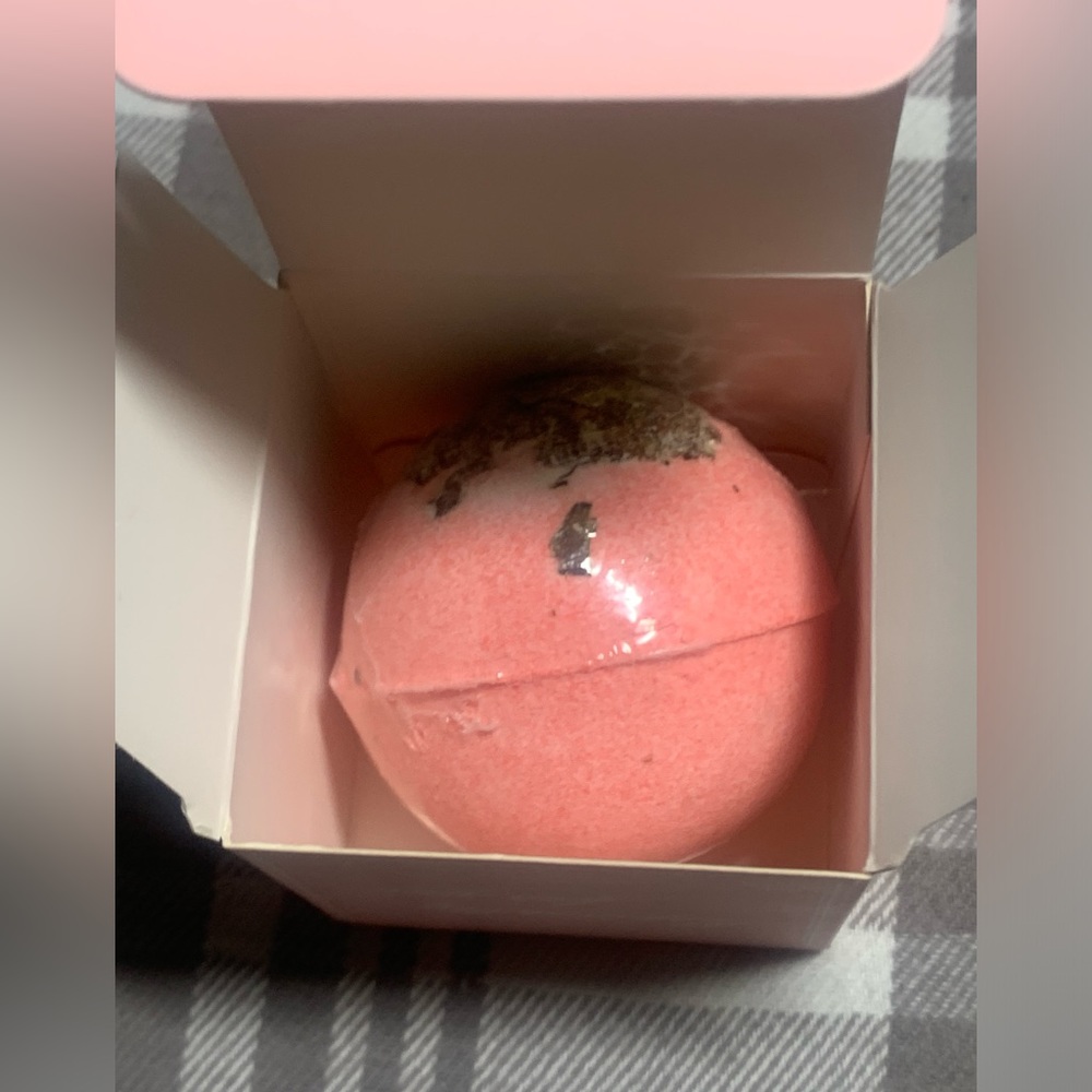 Naturally Vain Bath Bombs - Picture 3 of 15
